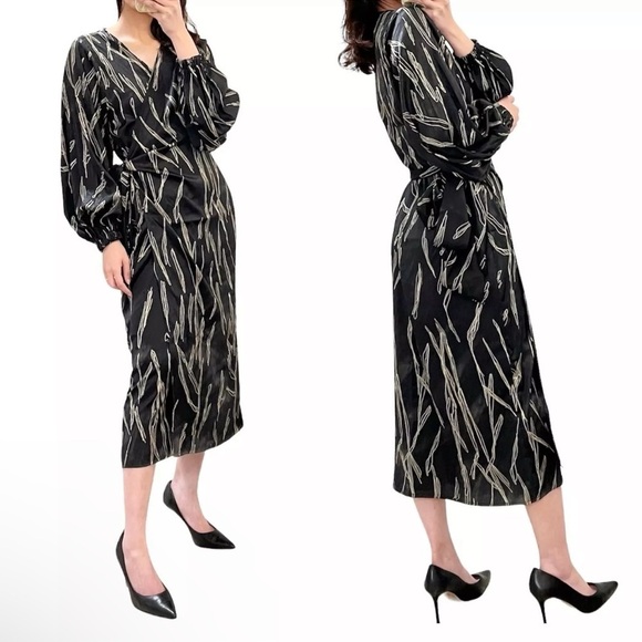 DIARRABLU Scribble printed wrap dress Size Small NWOT - Picture 1 of 7